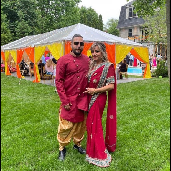 Stunning Saree - Picture 1 of 5